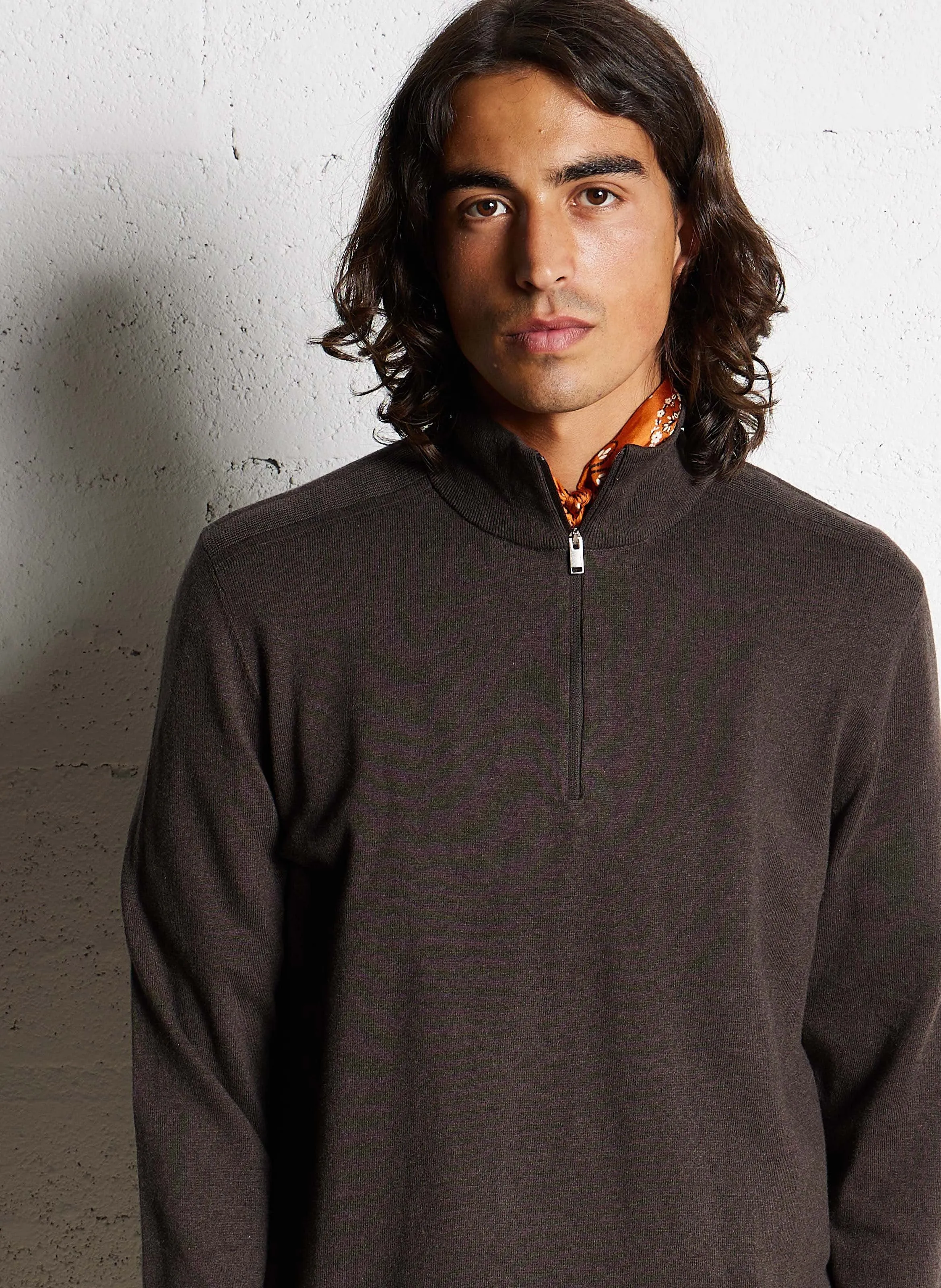 BERG - Jersey regular fit de algodón con cuello alto y cremallera en marron