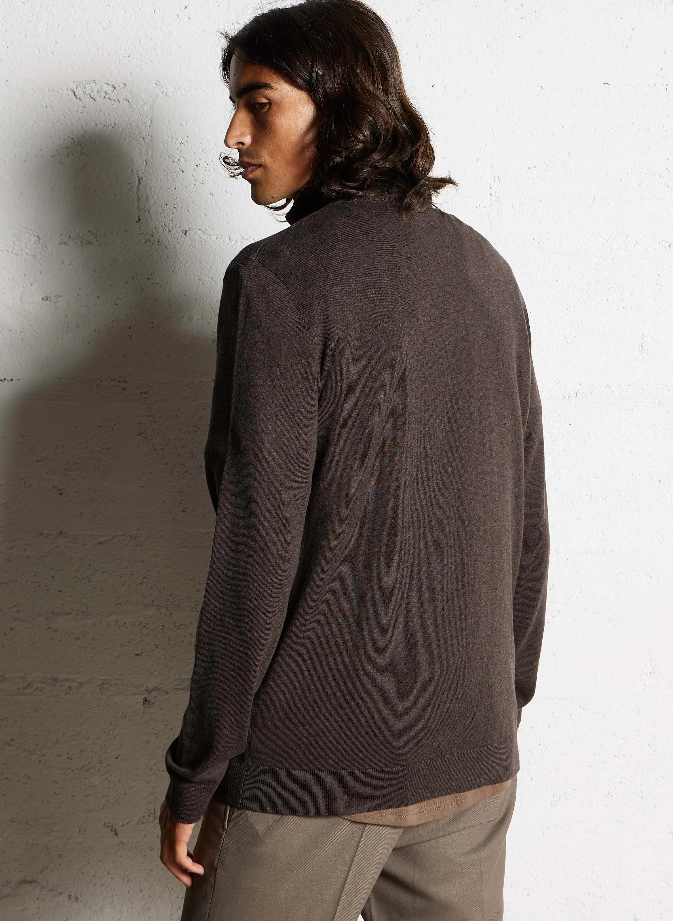 BERG - Jersey regular fit de algodón con cuello alto y cremallera en marron