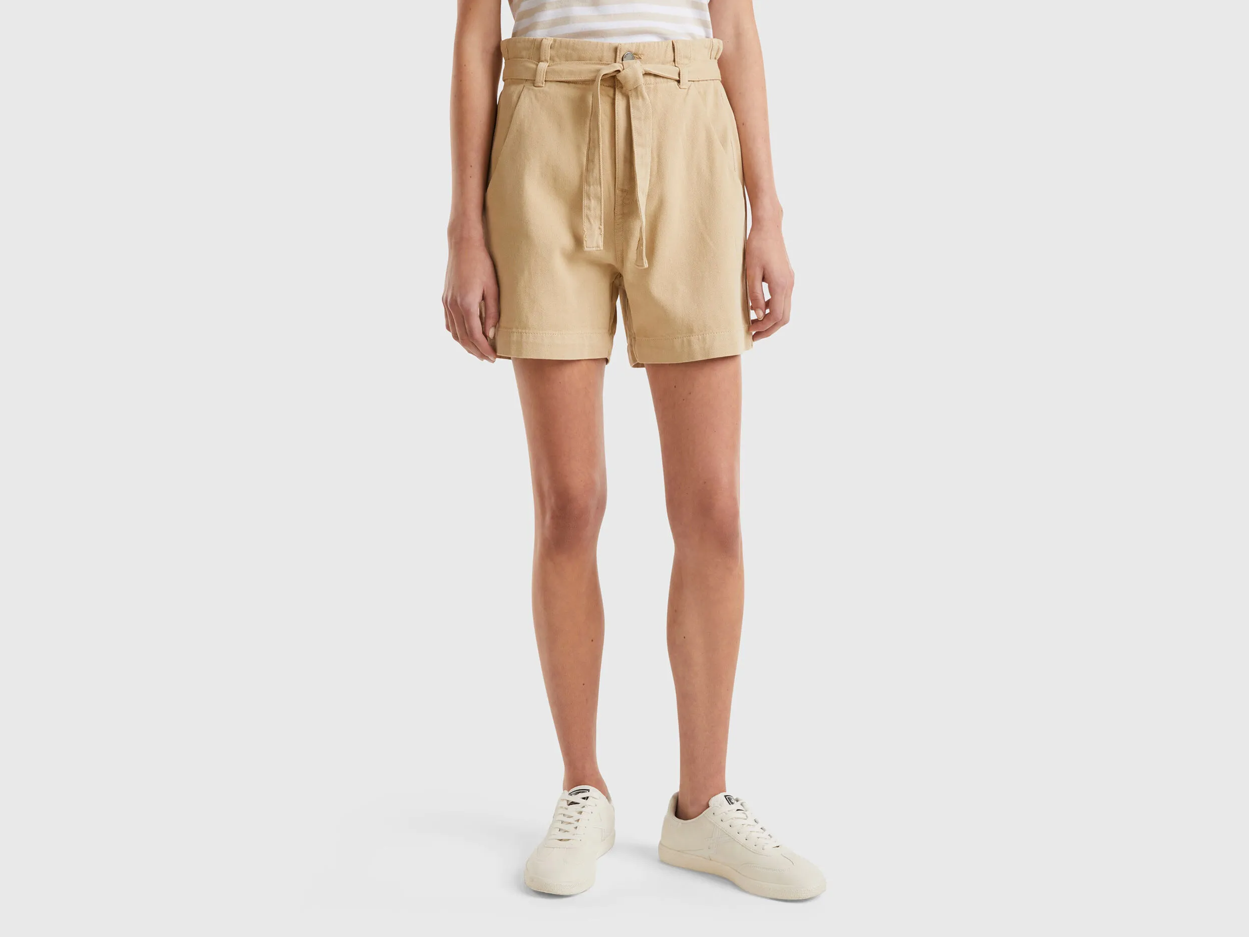Bermudas con pernera amplia
