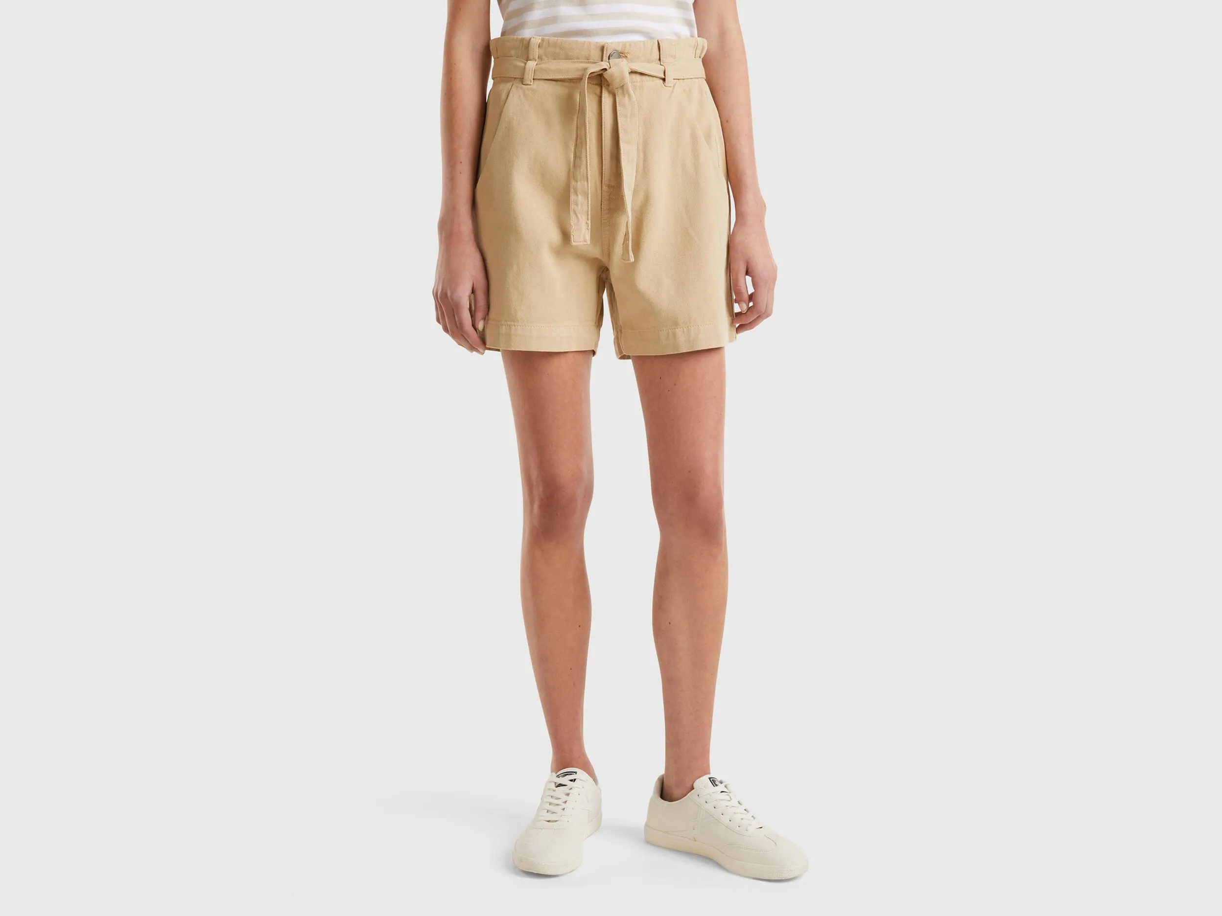 Bermudas con pernera amplia