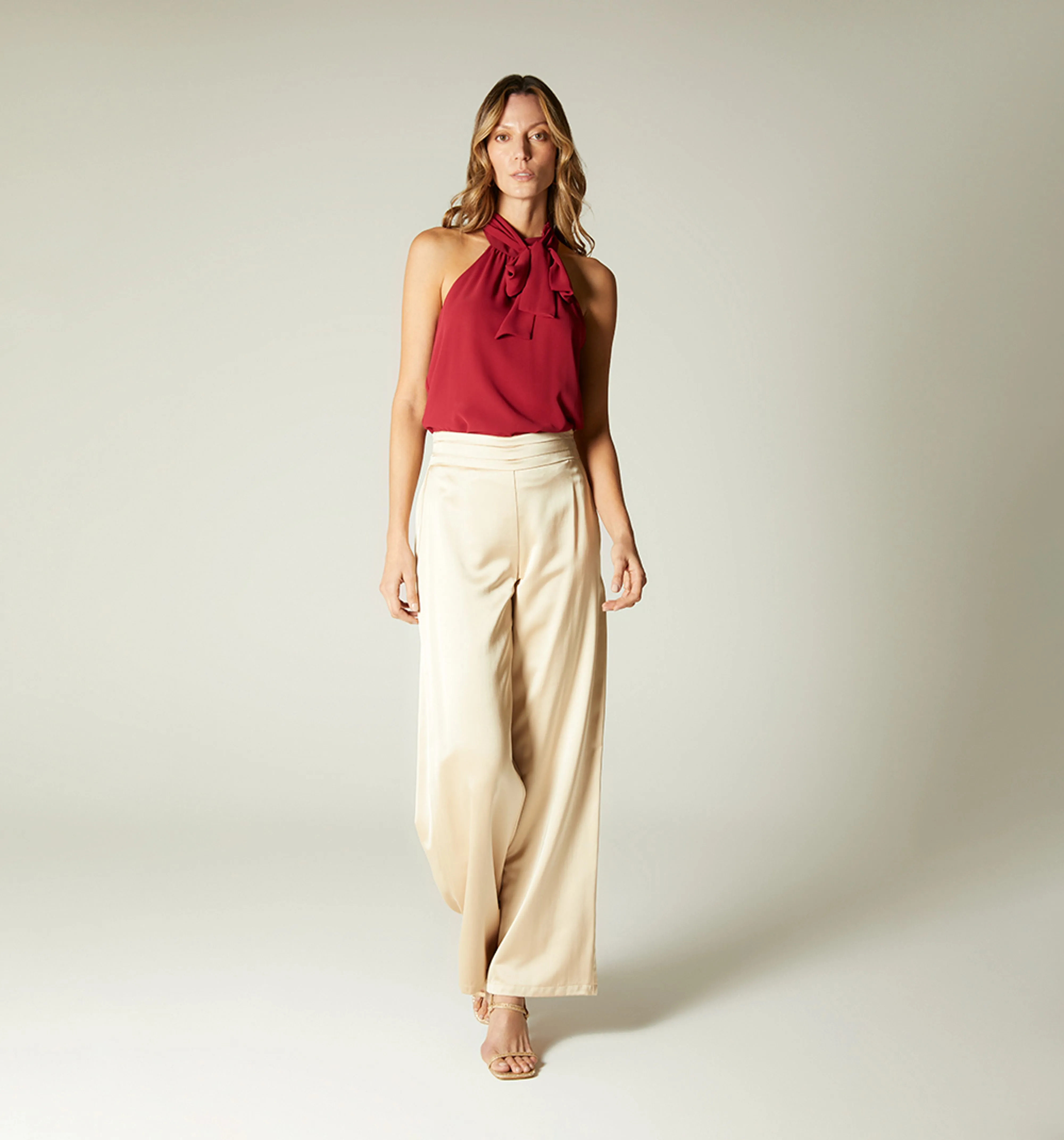 Blusa cuello alto con amarre