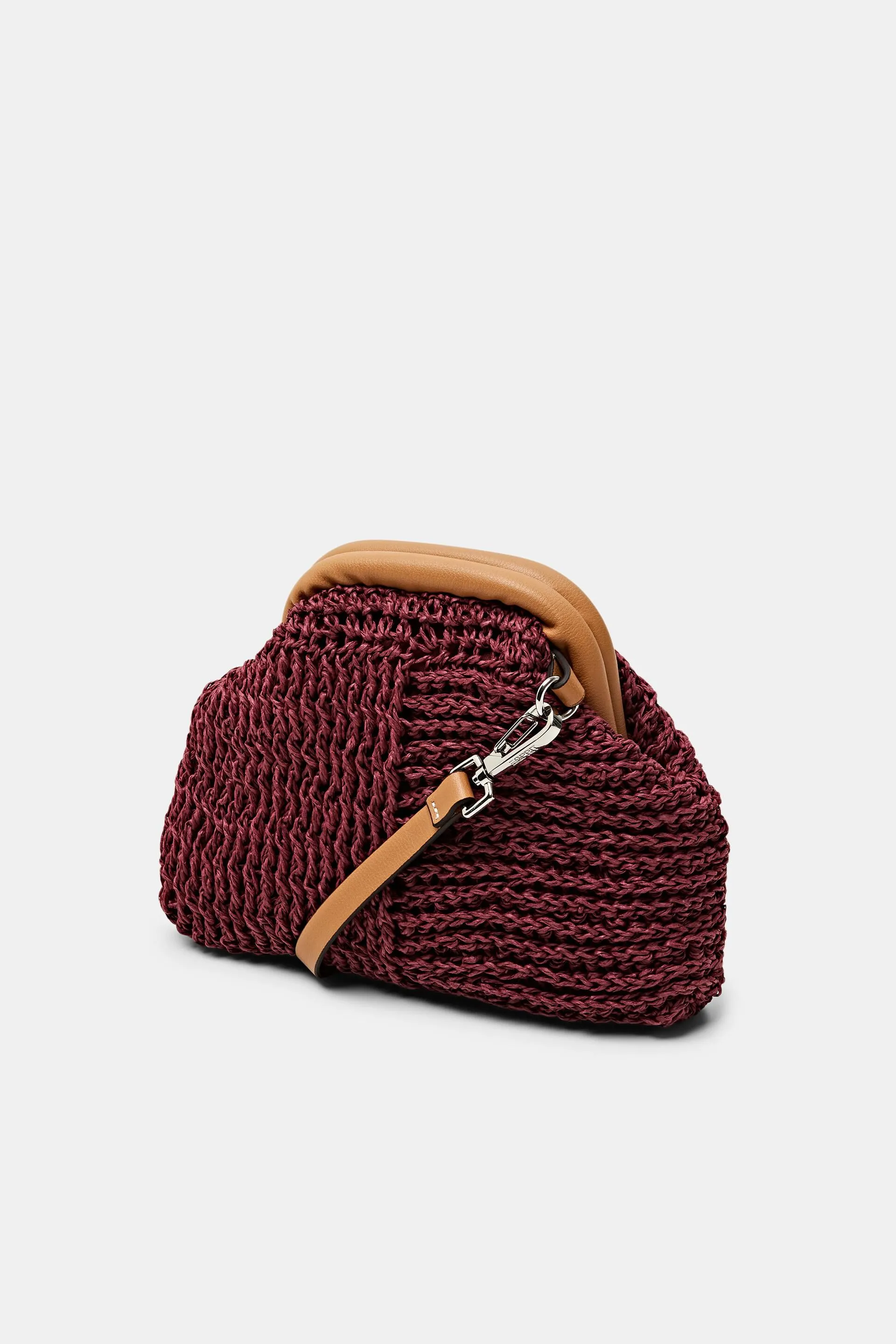 Bolso bandolera de rafia con detalle de polipiel