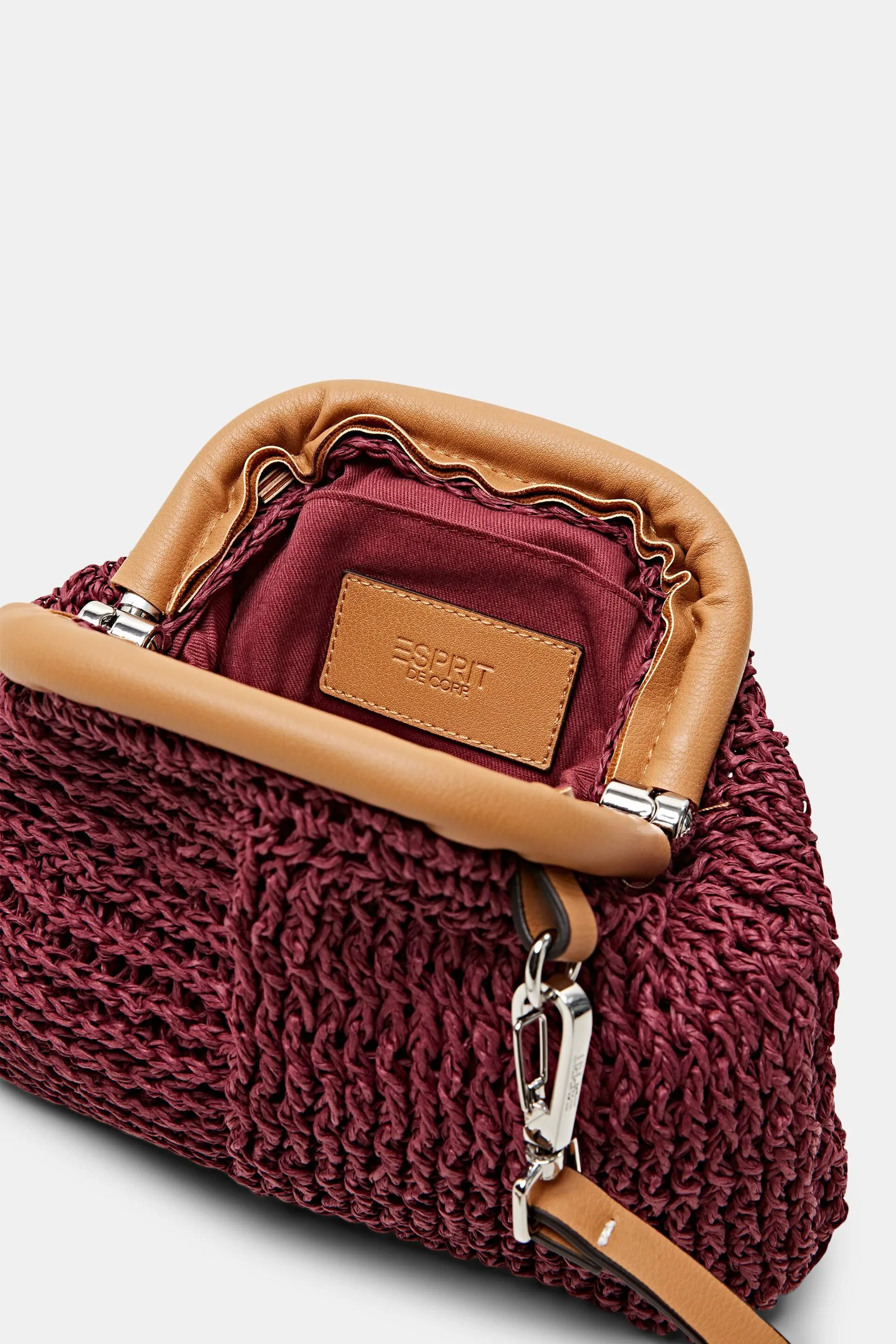 Bolso bandolera de rafia con detalle de polipiel
