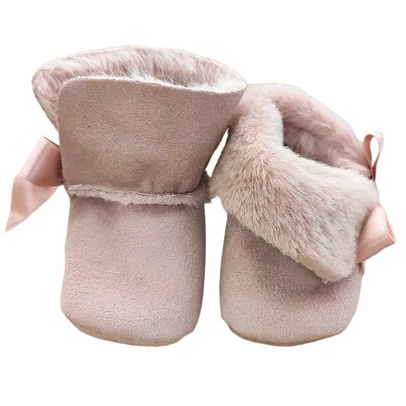 Bota bebé rosa con lazo de Cuquito