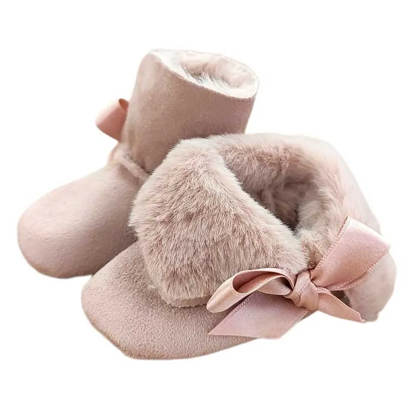 Bota bebé rosa con lazo de Cuquito