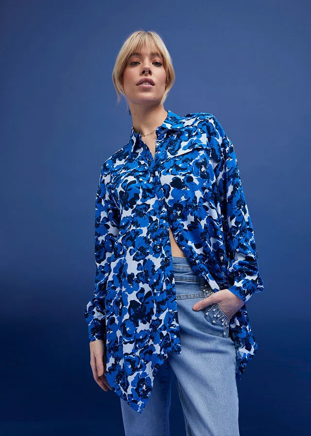 Camisa azur con flores