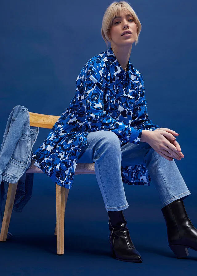 Camisa azur con flores