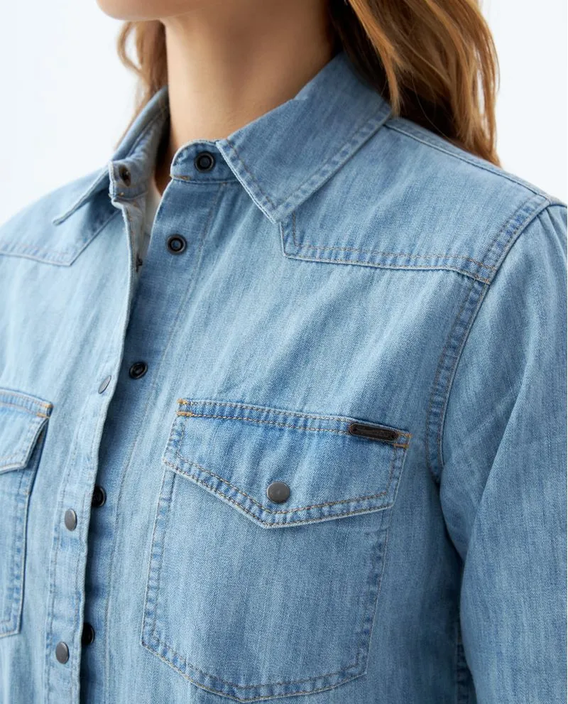 Camisa con bolsillos para mujer