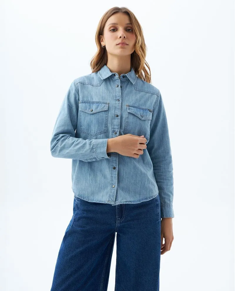 Camisa con bolsillos para mujer