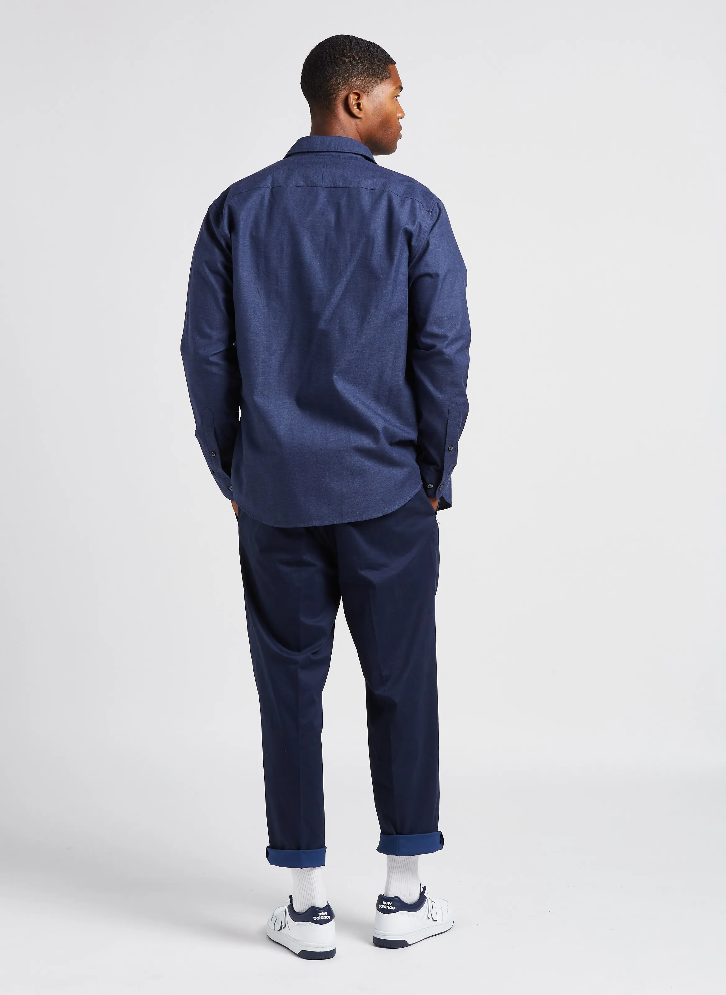 Camisa de mezcla de algodón orgánico con cuello clásico en azul