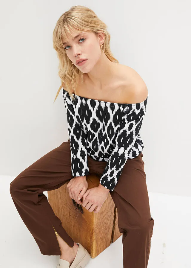 Camiseta con escote bañera Negro-blanco estampado