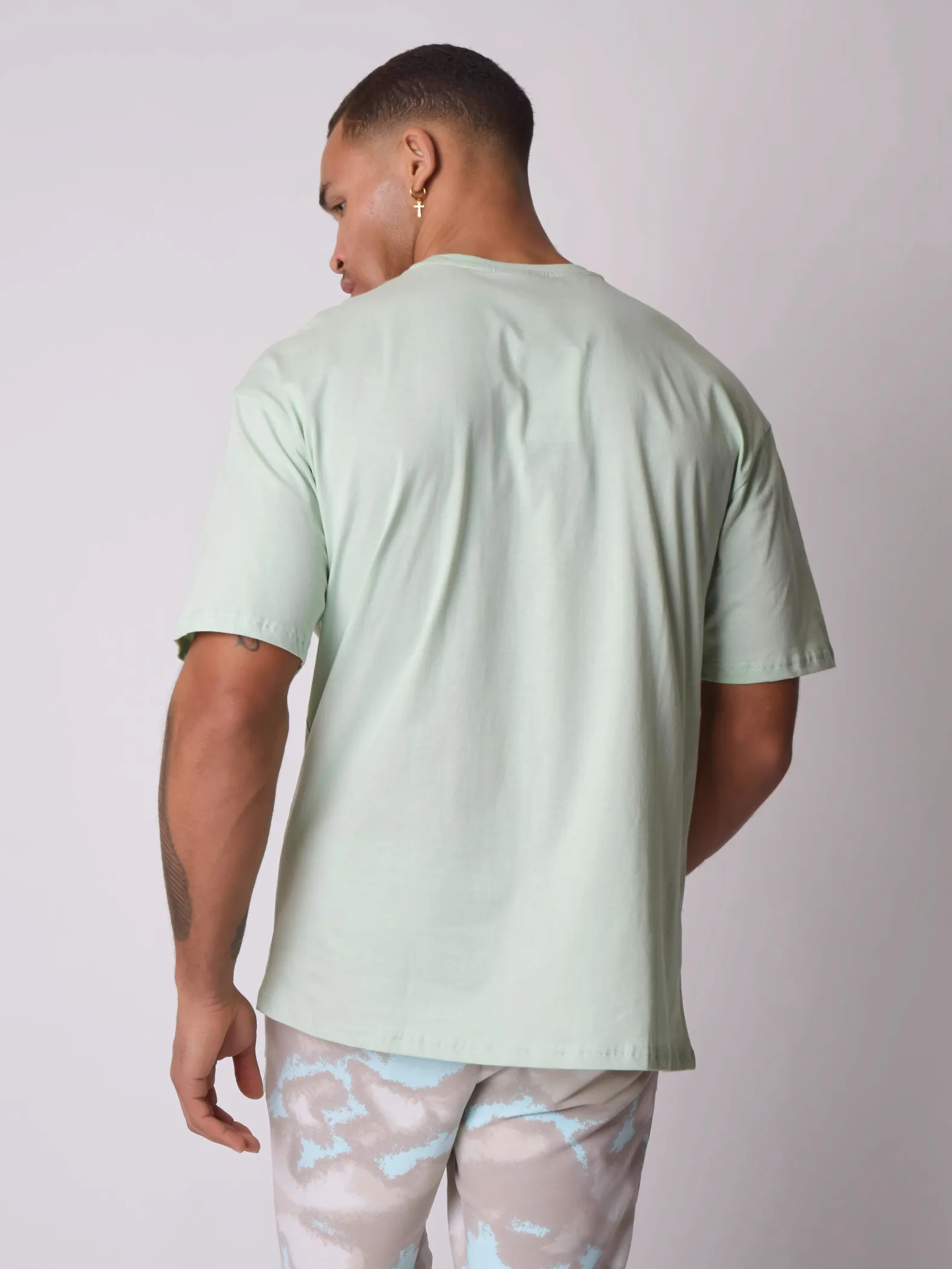Camiseta holgada con bolsillo con solapa