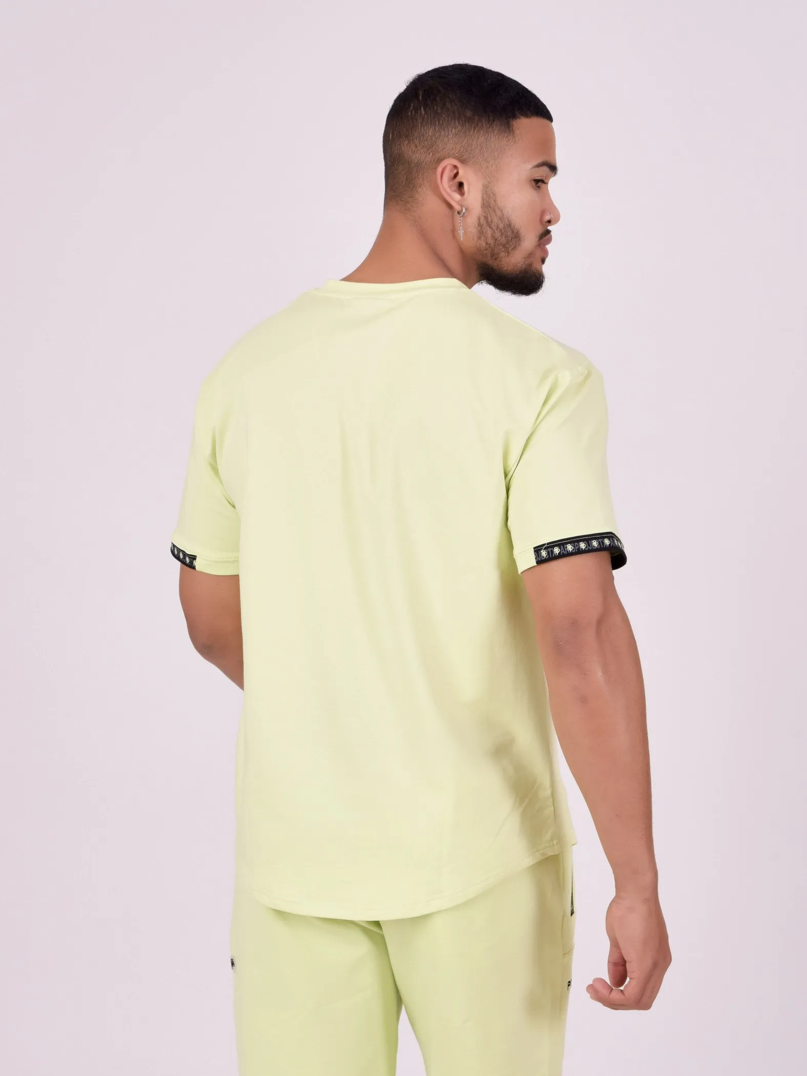 Camiseta lisa con banda con logotipo