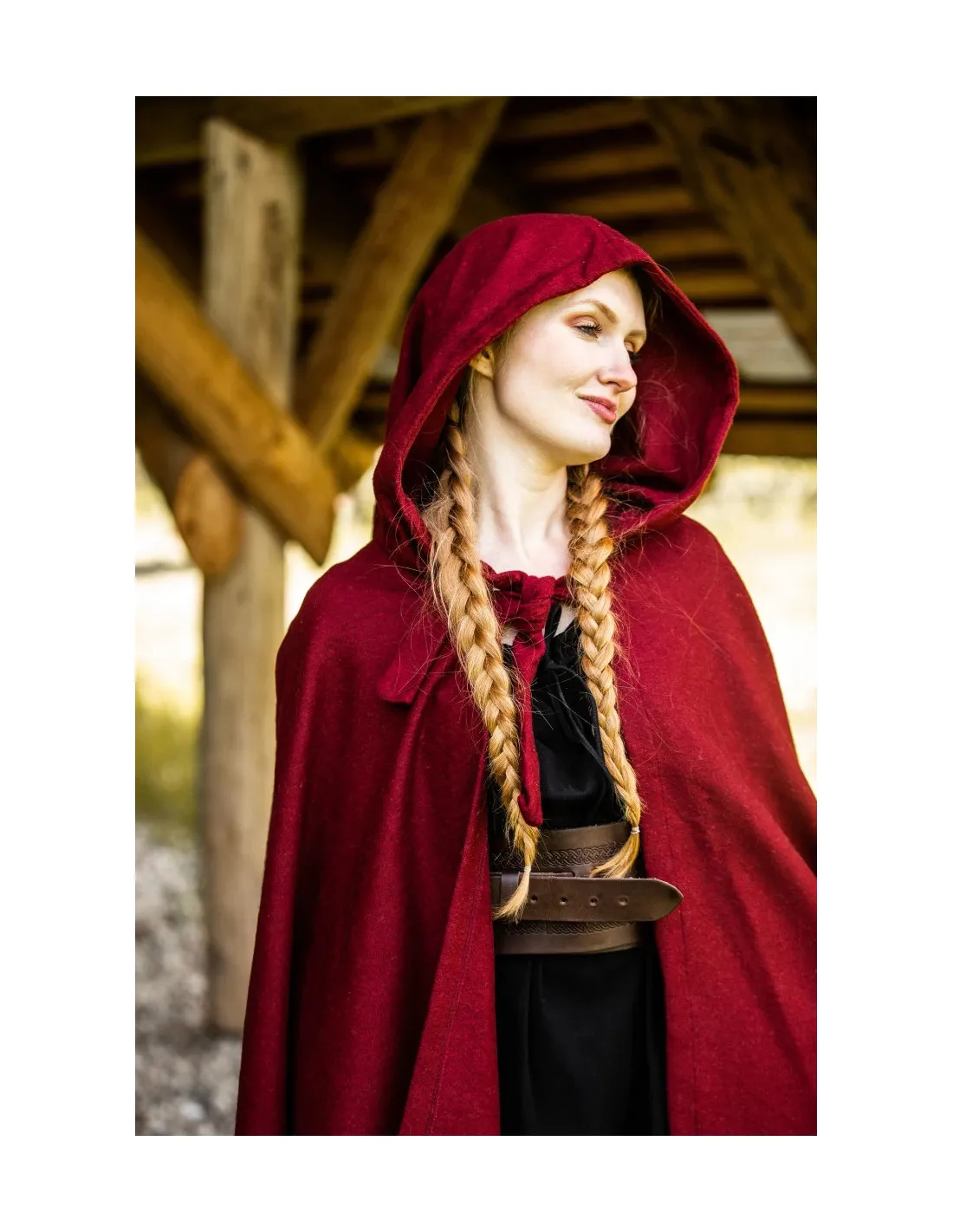 Capa medieval larga modelo Hervir, rojo 131 cm.