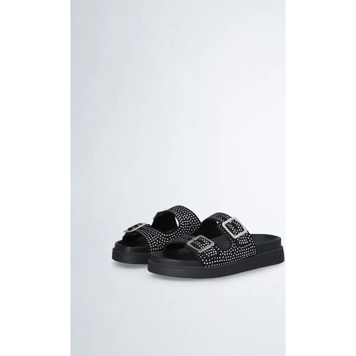 Chanclas con microtachuelas