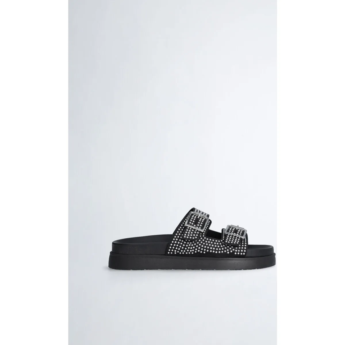Chanclas con microtachuelas