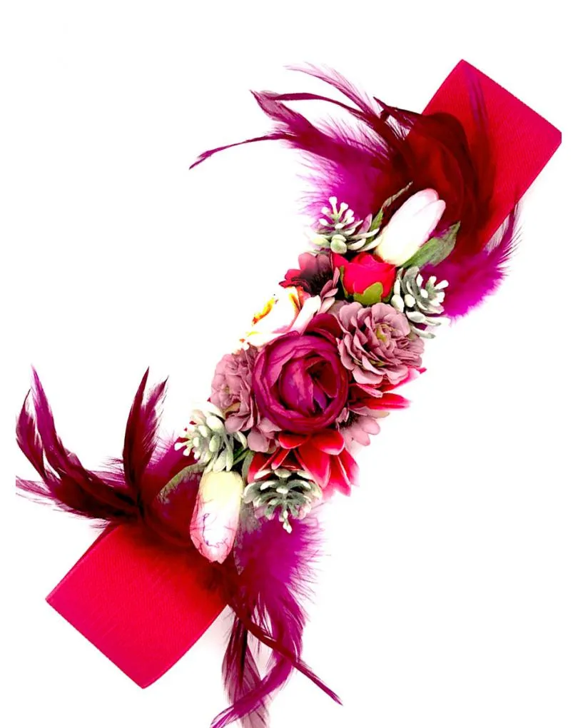CINTURONES FUCSIAS CON FLORES Y PLUMAS PARA BODAS Y EVENTOS