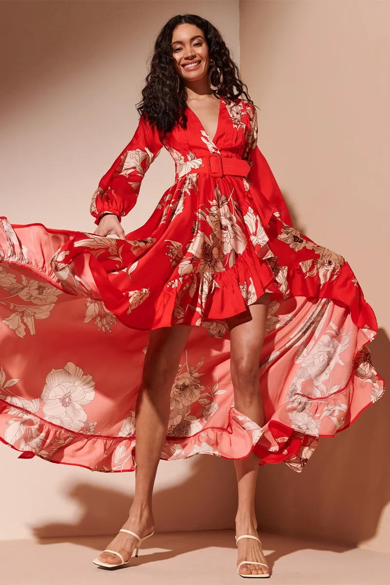 Cinturón forrado rojo con estampado de flores beige con hebilla