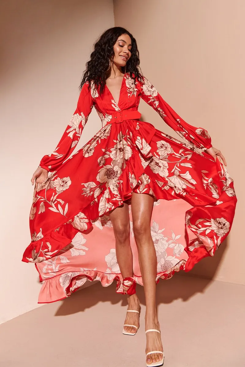 Cinturón forrado rojo con estampado de flores beige con hebilla