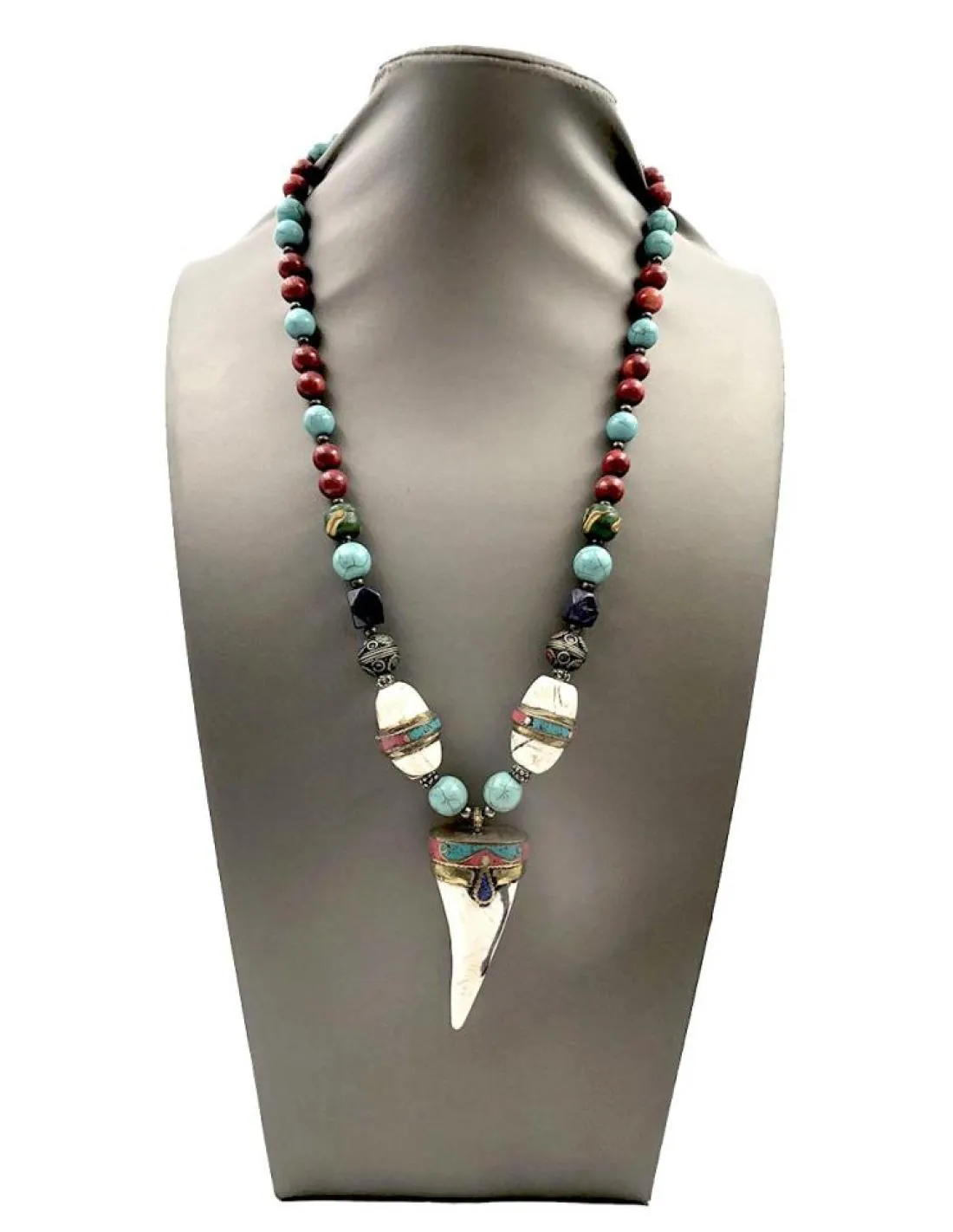 COLLARES TIBETANOS CON COLMILLO AMULETO ANTIGUO CON PIEDRAS