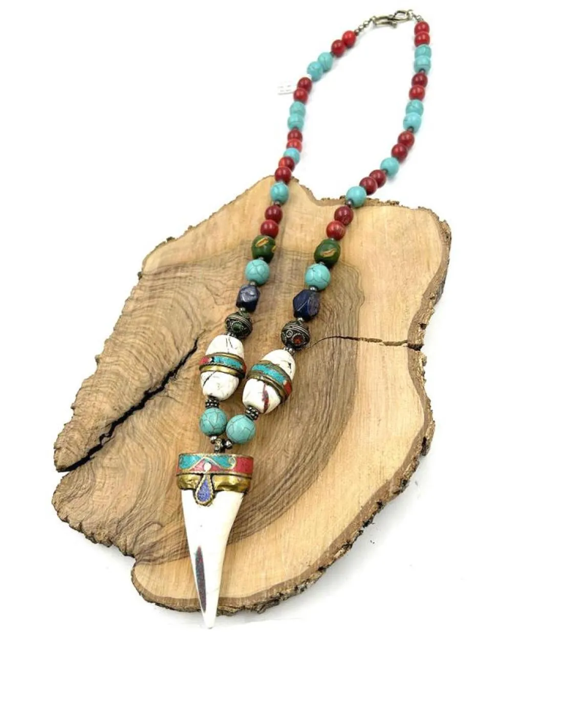 COLLARES TIBETANOS CON COLMILLO AMULETO ANTIGUO CON PIEDRAS