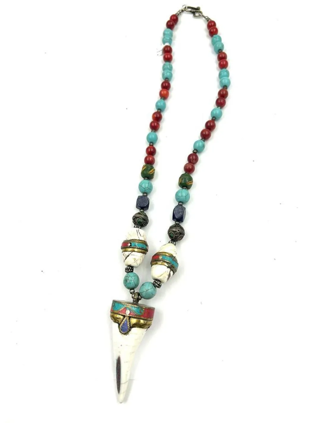 COLLARES TIBETANOS CON COLMILLO AMULETO ANTIGUO CON PIEDRAS