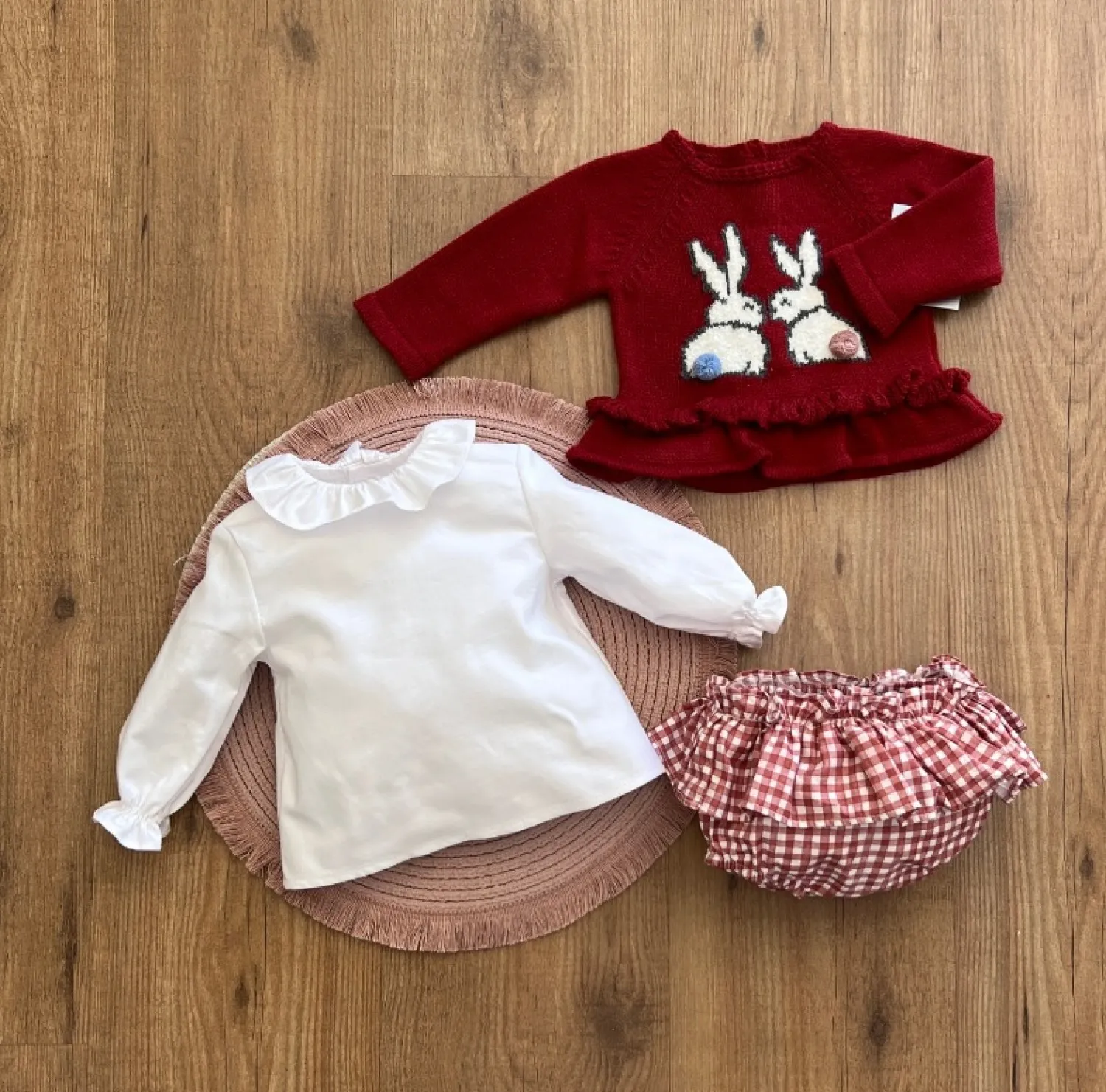 Conjunto bebé niña de tres piezas Colección Conejitos