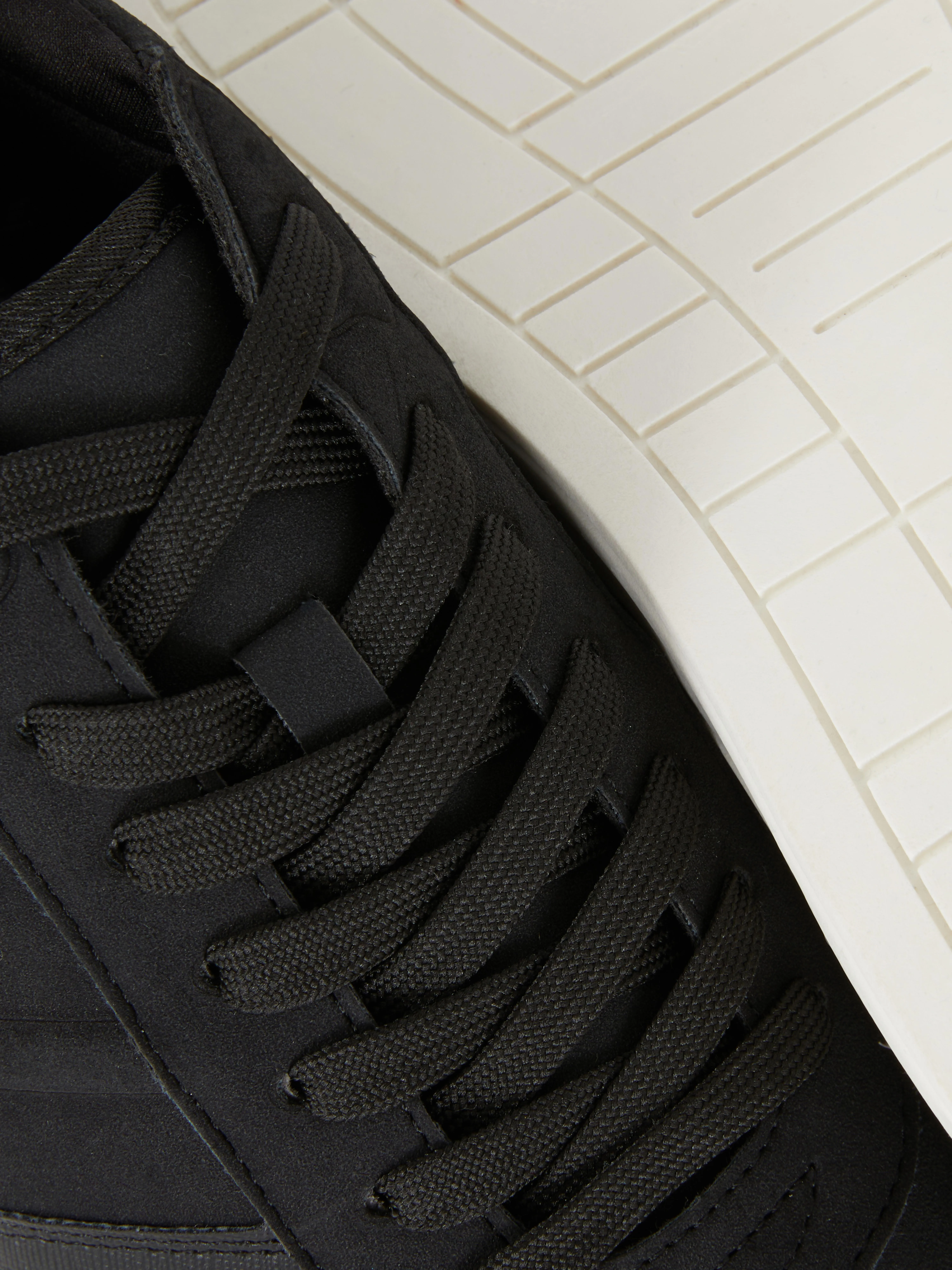 Deportivas de caña baja con cordones de Kem
