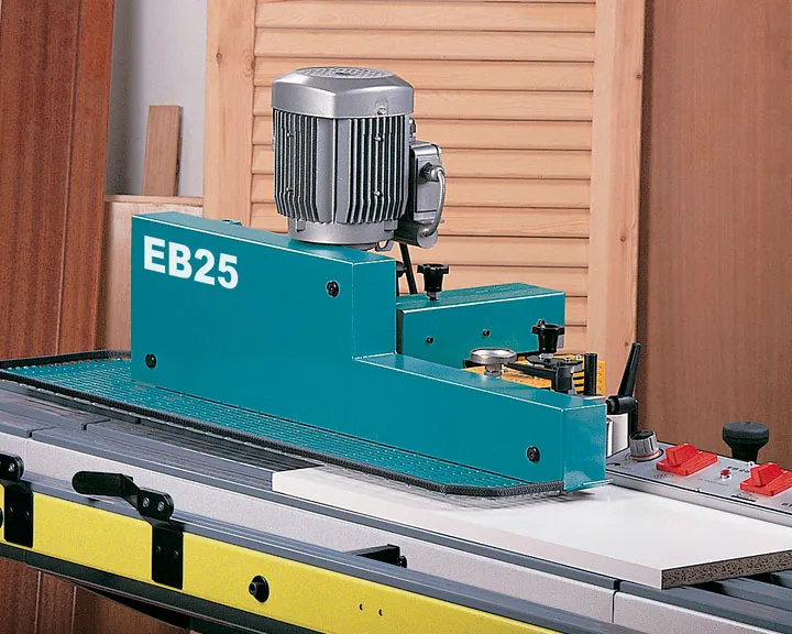EB25   Aplacadora de cantos pre-encolados