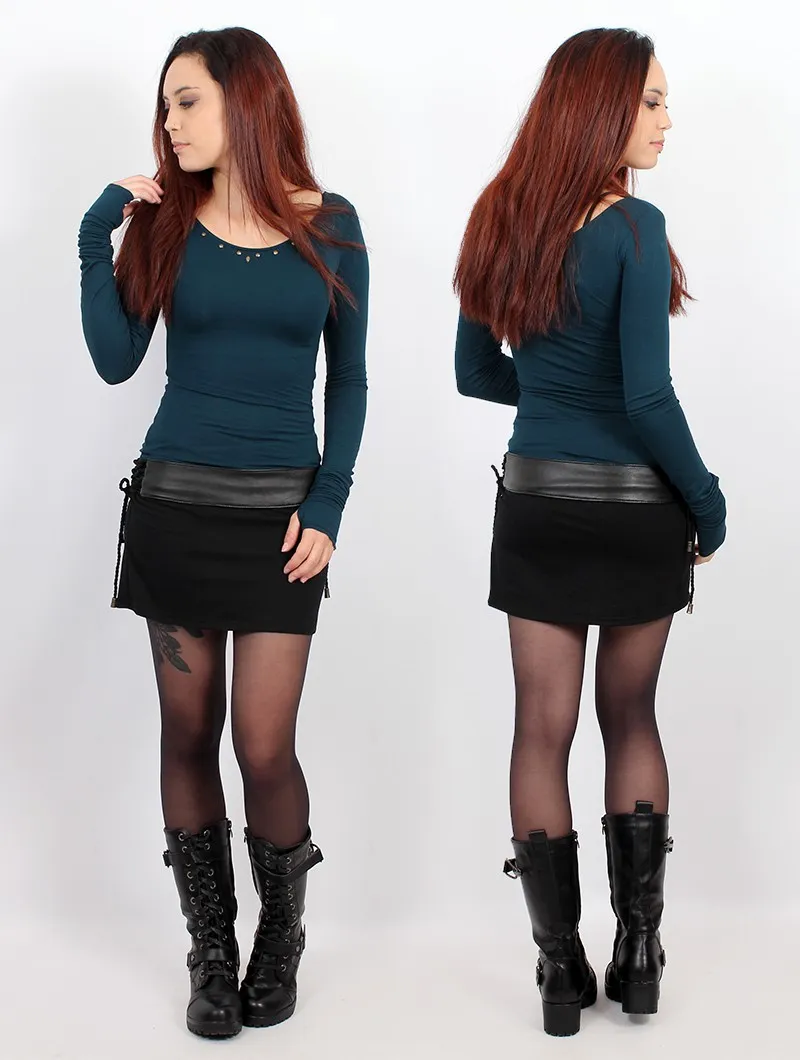 Falda corta con detalle de pliegues 