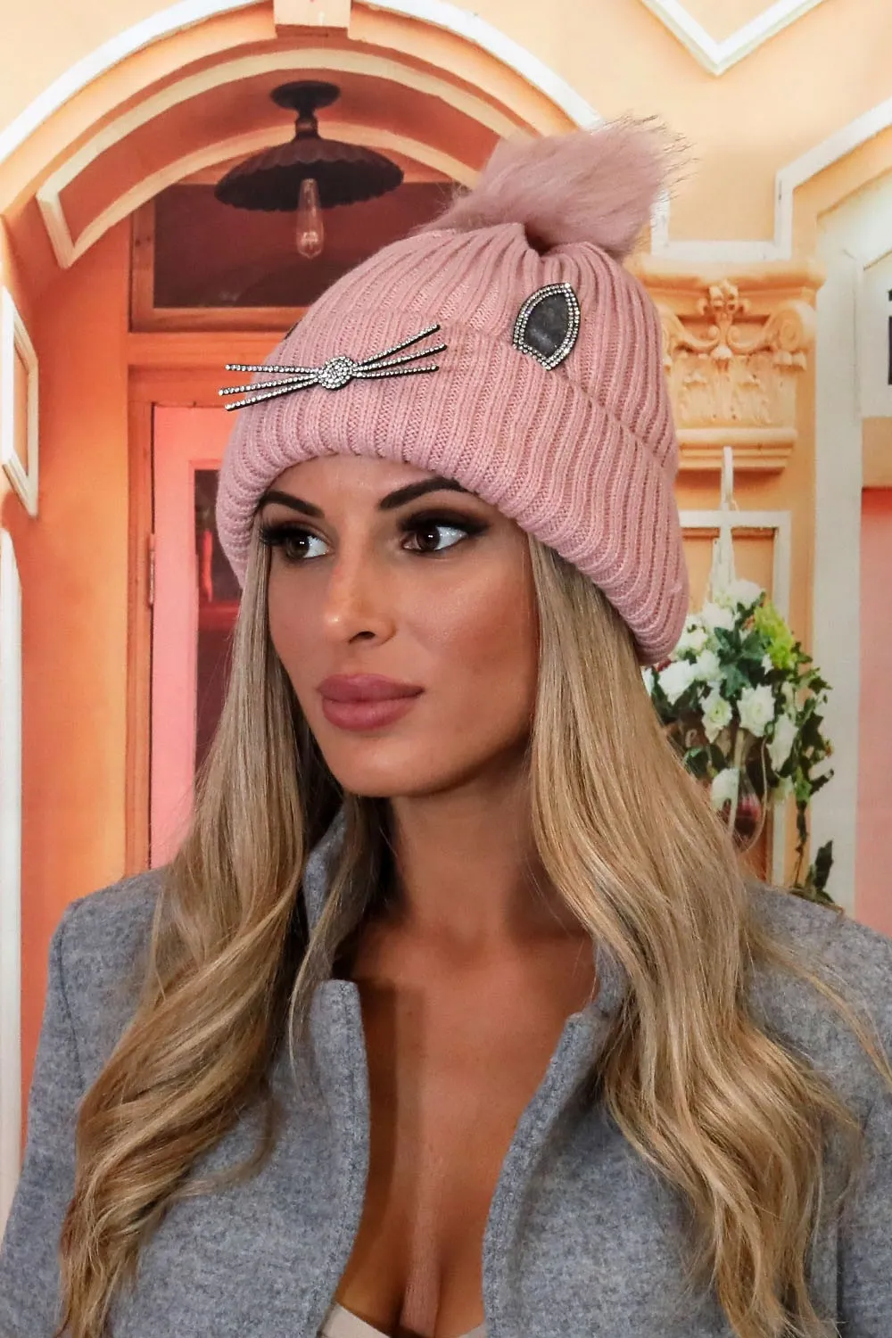 Gorro con pompón rosa