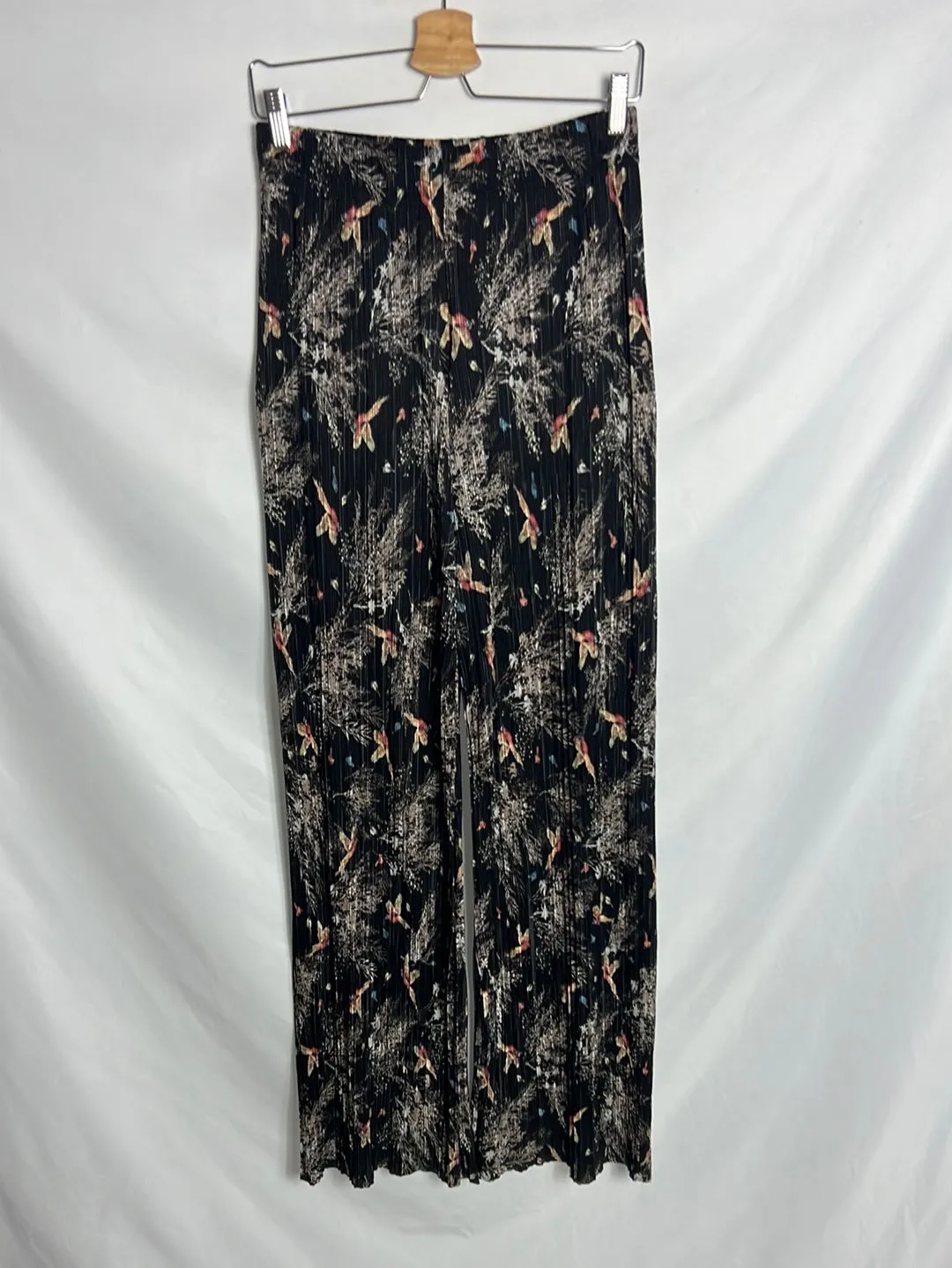 JEFF GALLANO. Pantalón negro textura estamoado. T 2(M)