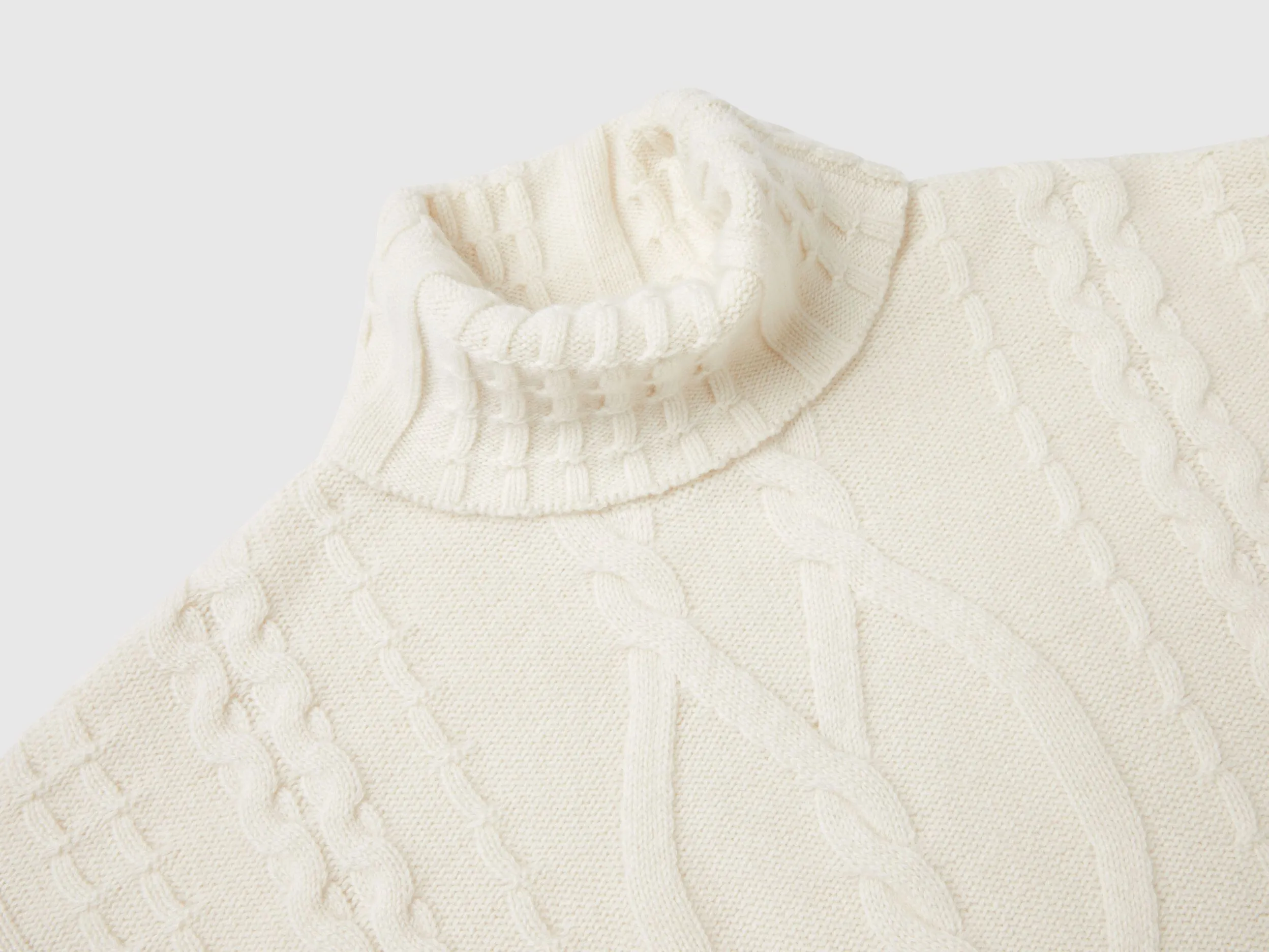 Jersey de ochos de 100 % cachemir con cuello cisne