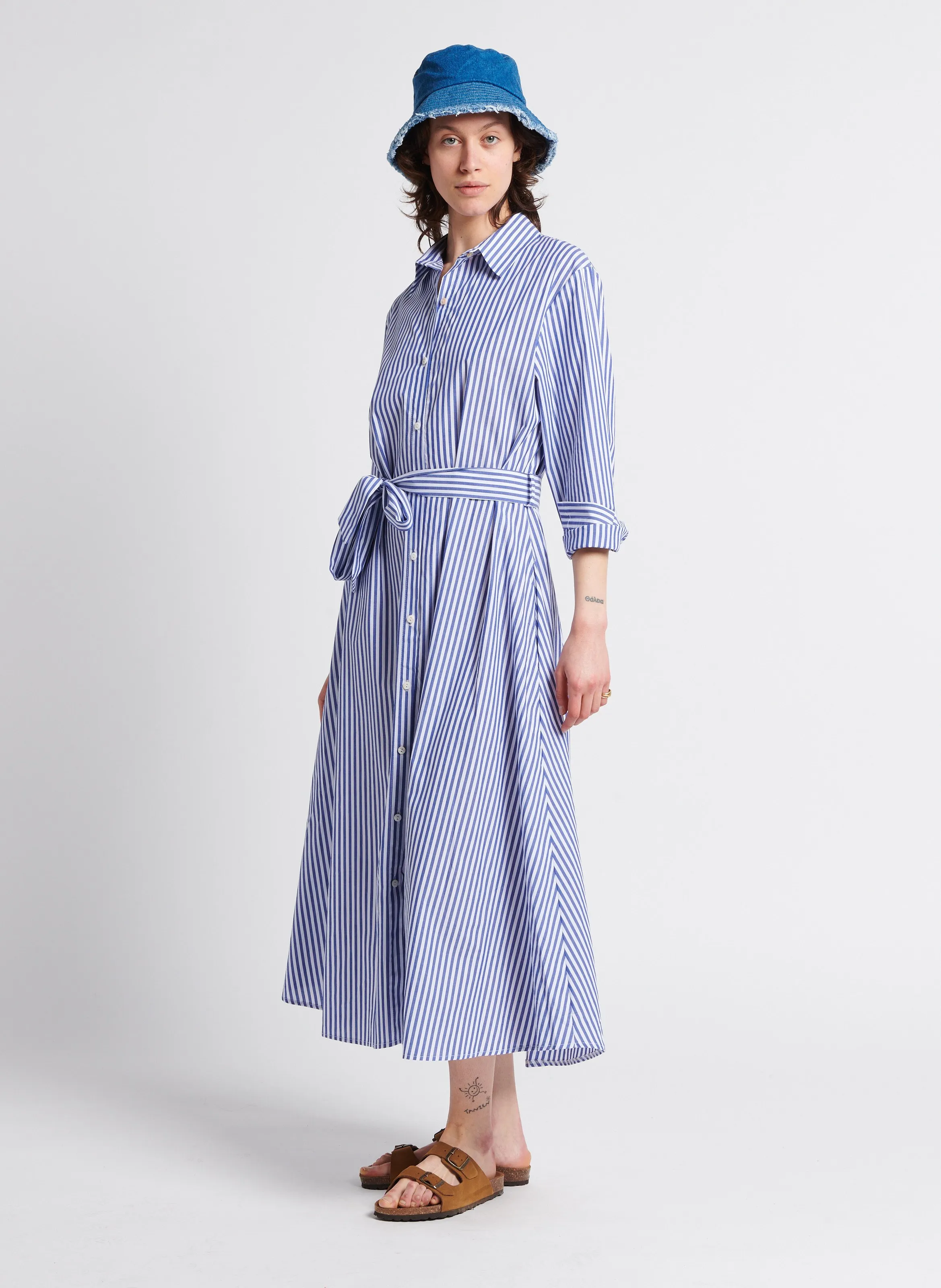 KARL MARC JOHN ROSEVIL - Vestido largo de algodón a rayas con cuello clásico en azul