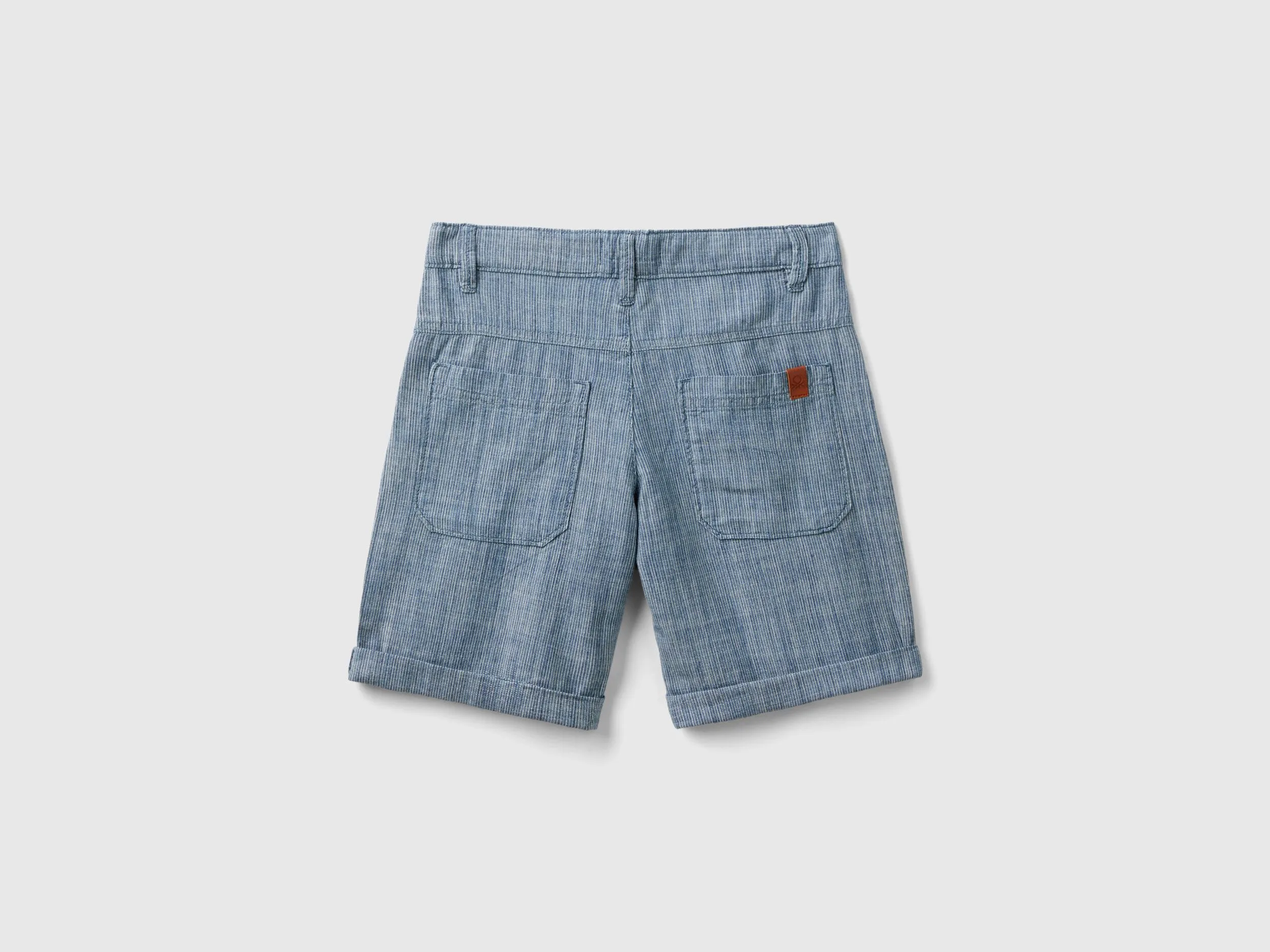 Pantalón corto de rayas de cambray