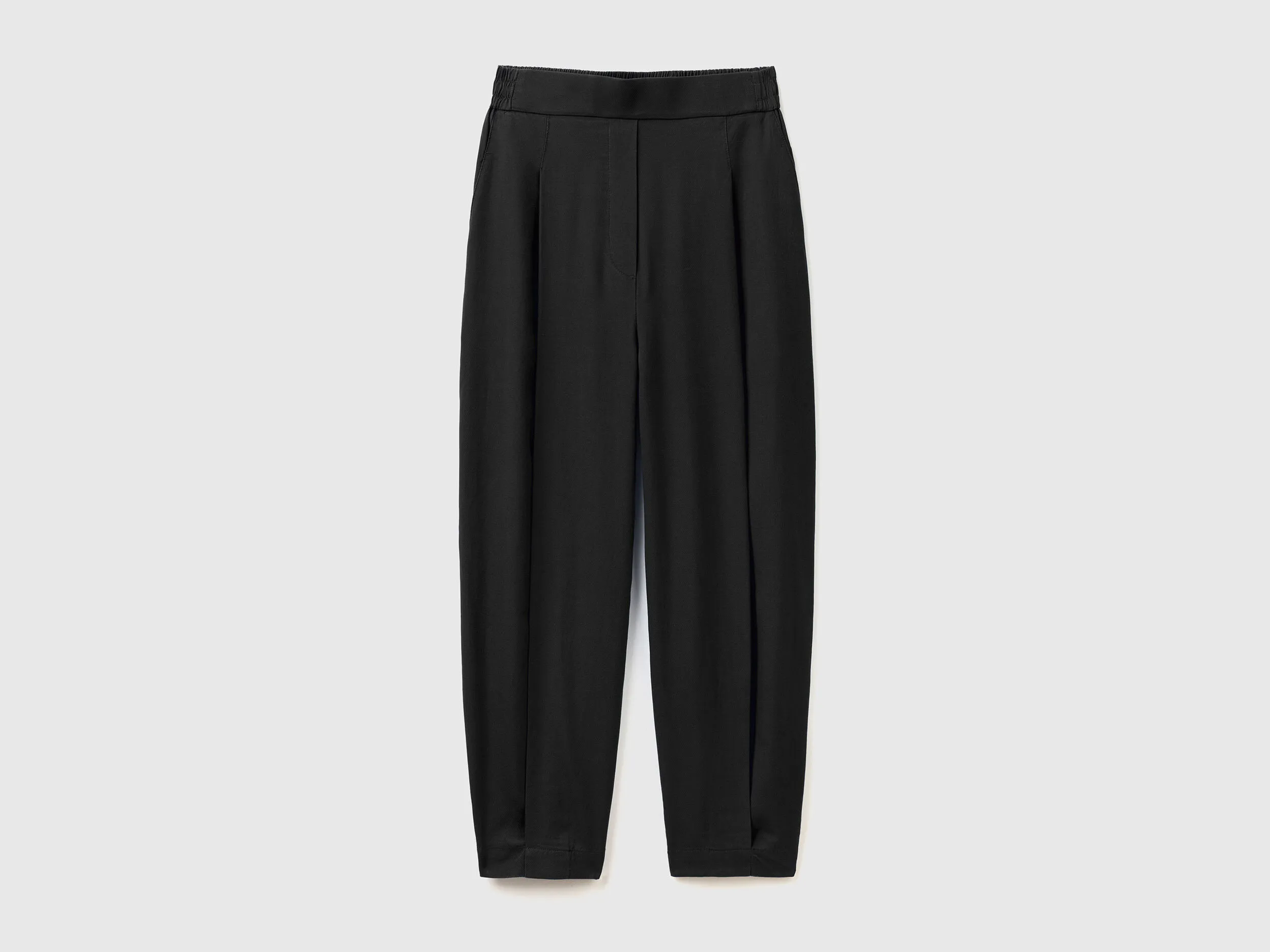 Pantalón cropped con pliegues