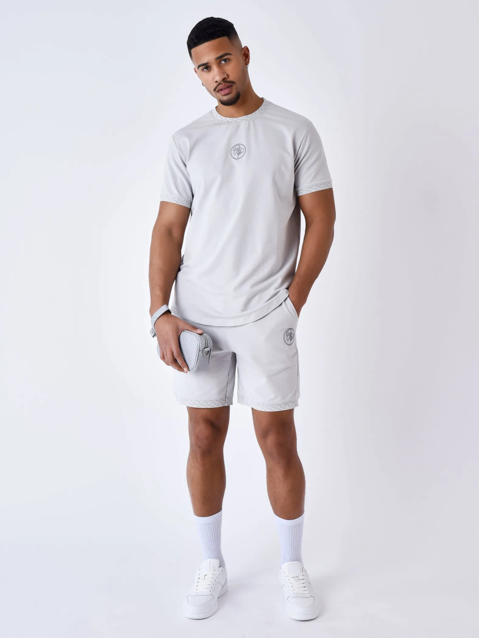Pantalón corto con detalle de tejido laberíntico