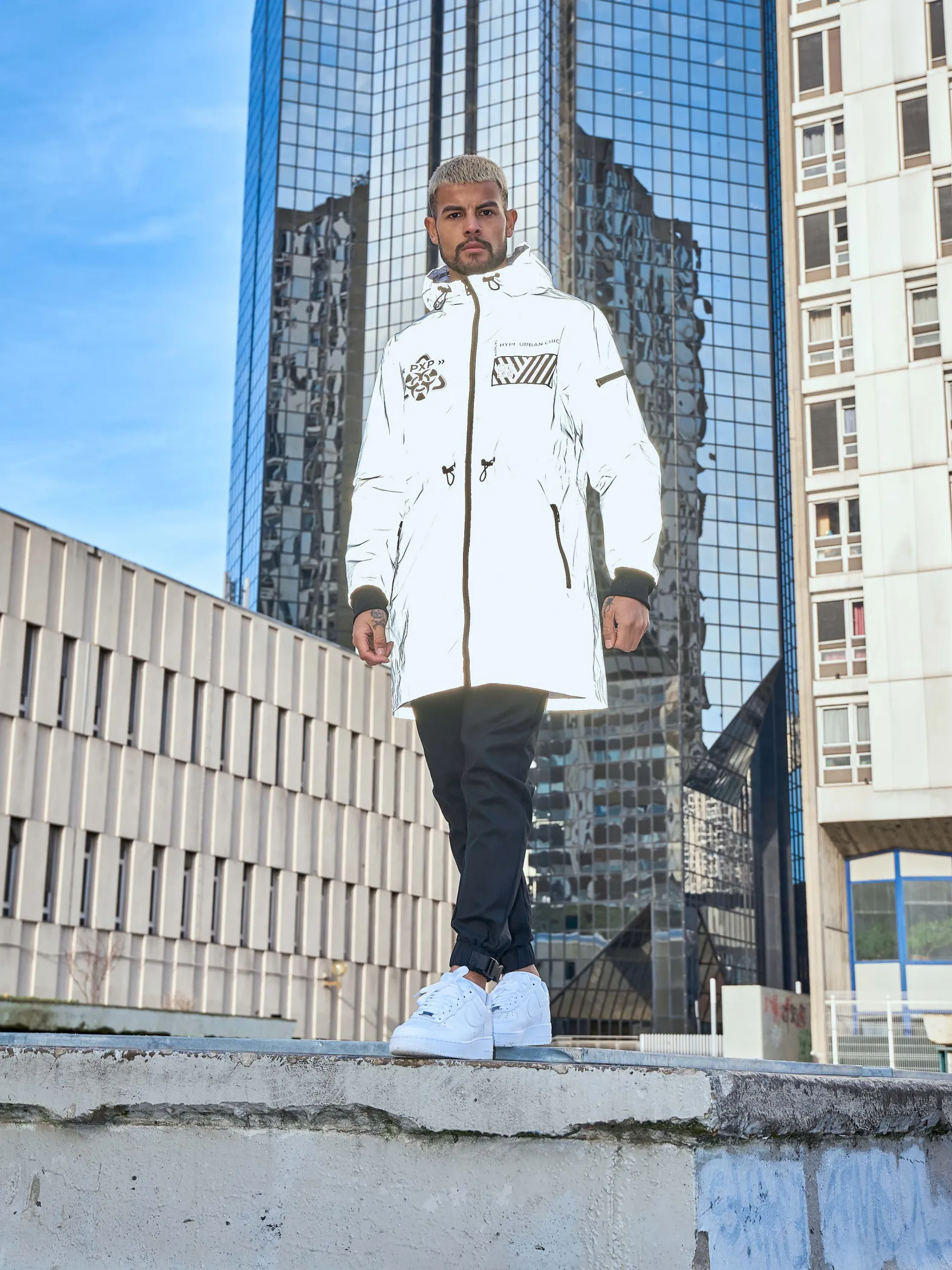 Pantalón de chándal con detalle de pinza 