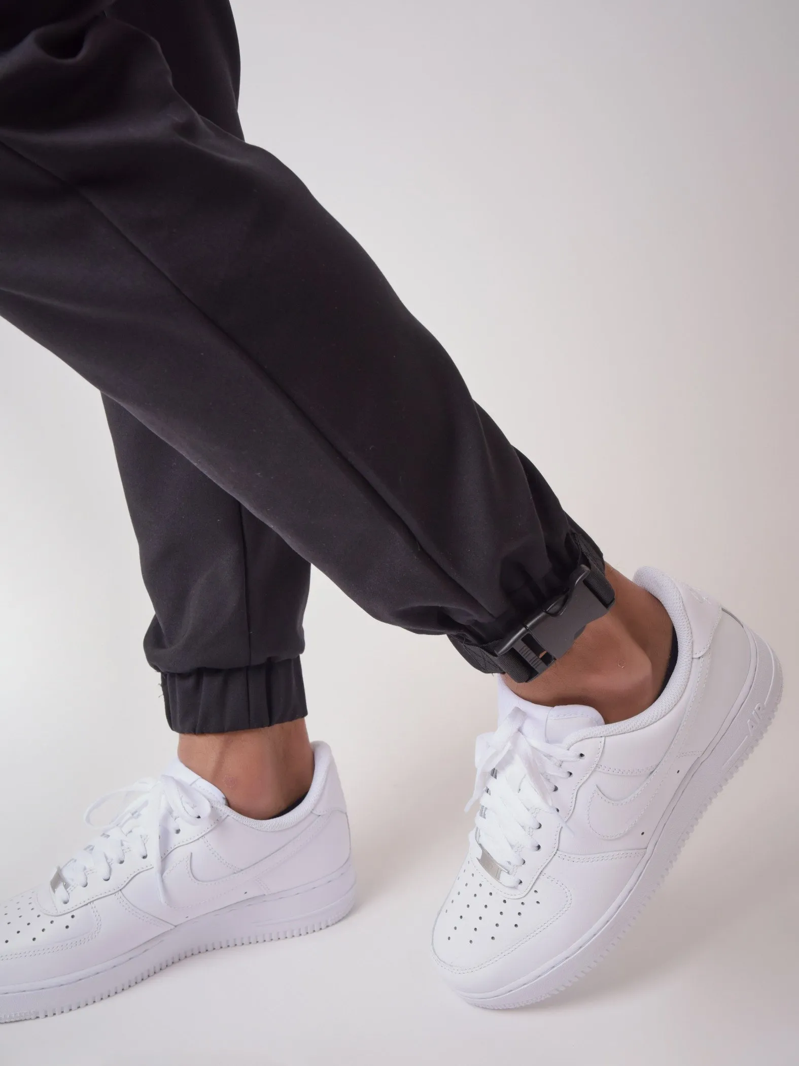 Pantalón de chándal con detalle de pinza 