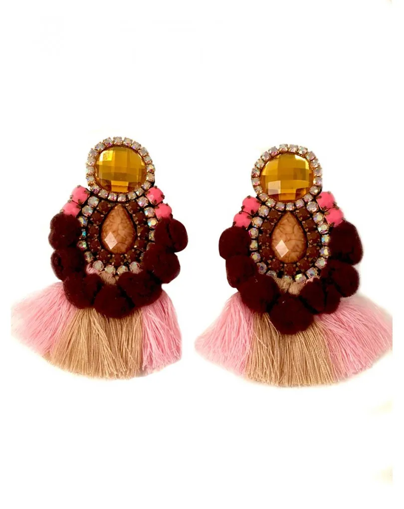 PENDIENTES DE MODA CON FLECOS Y  POMPONES TENDENCIA, TONOS MARRONES Y ROSAS