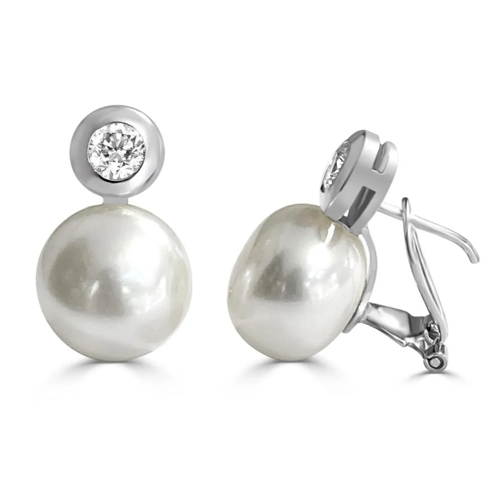 Pendientes de oro blanco 18k con chatón de 4mm y perla de 12mm con cierre omega