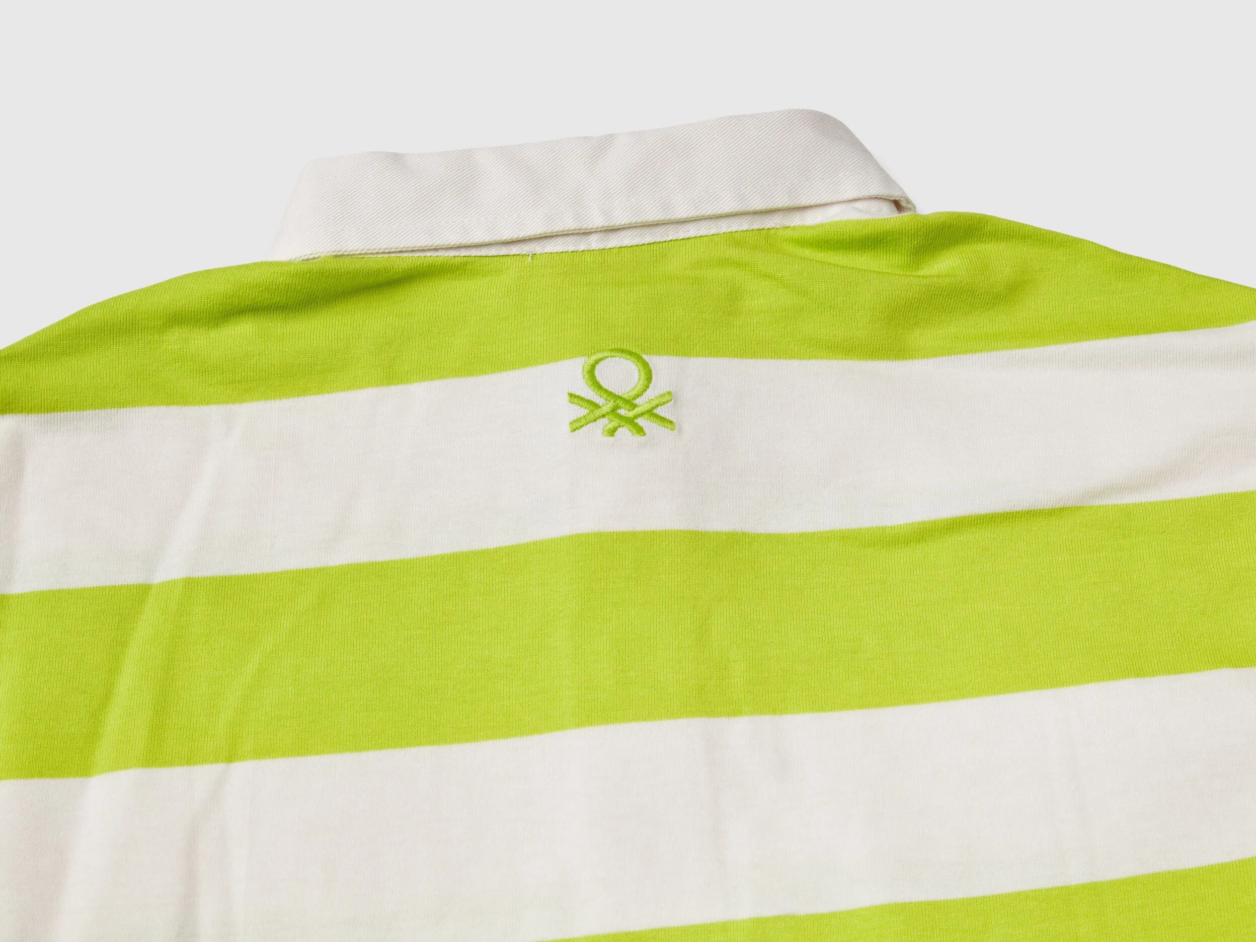 Polo de rugby con aplicación