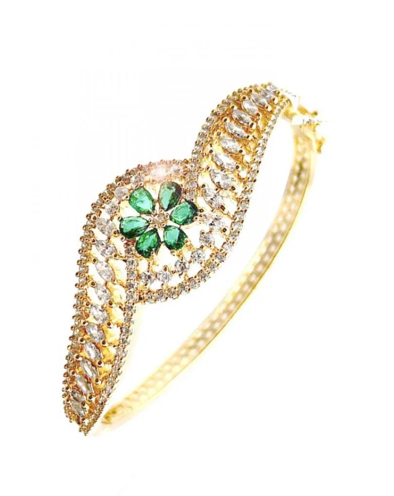 PULSERAS DORADAS CON DETALLE DE FLOR Y CIRCONITAS PARA BODAS