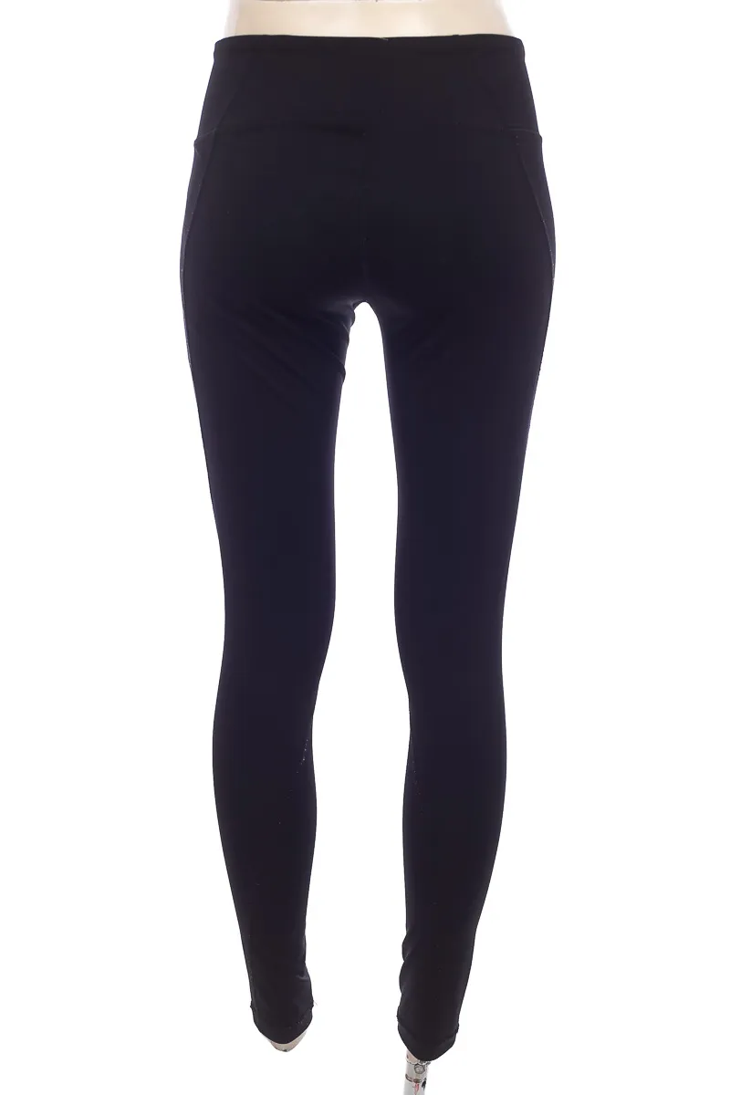 Ropa Deportiva / Salida de Baño color Negro - Zella