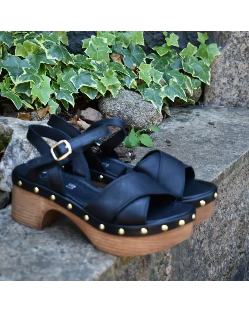 Sandalia de piel con plataforma de madera 22653