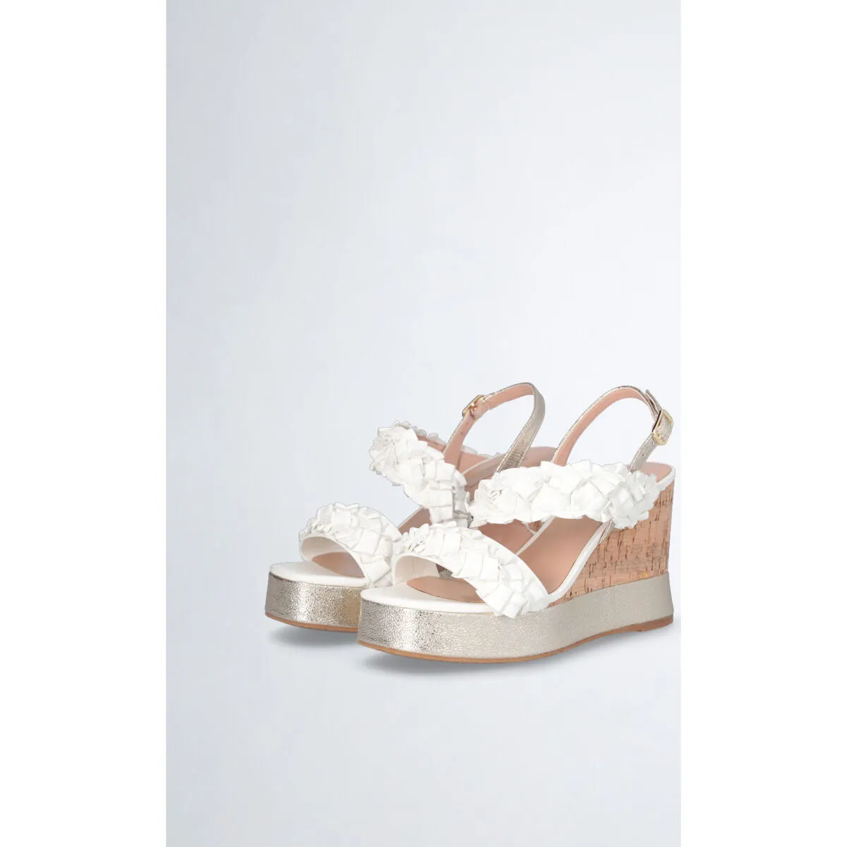 Sandalias de cuña con detalle cruzado plisado