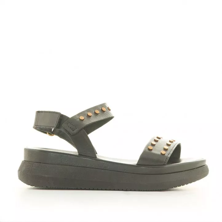 Sandalias plataformas Mjus de piel negras con tachuelas doradas y cierre de velcro