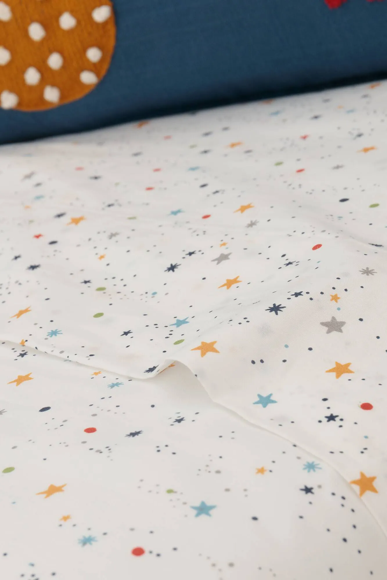 Set sábana encimera y funda de almohada niños algodón percal estrellas. Cama 80-90cm.