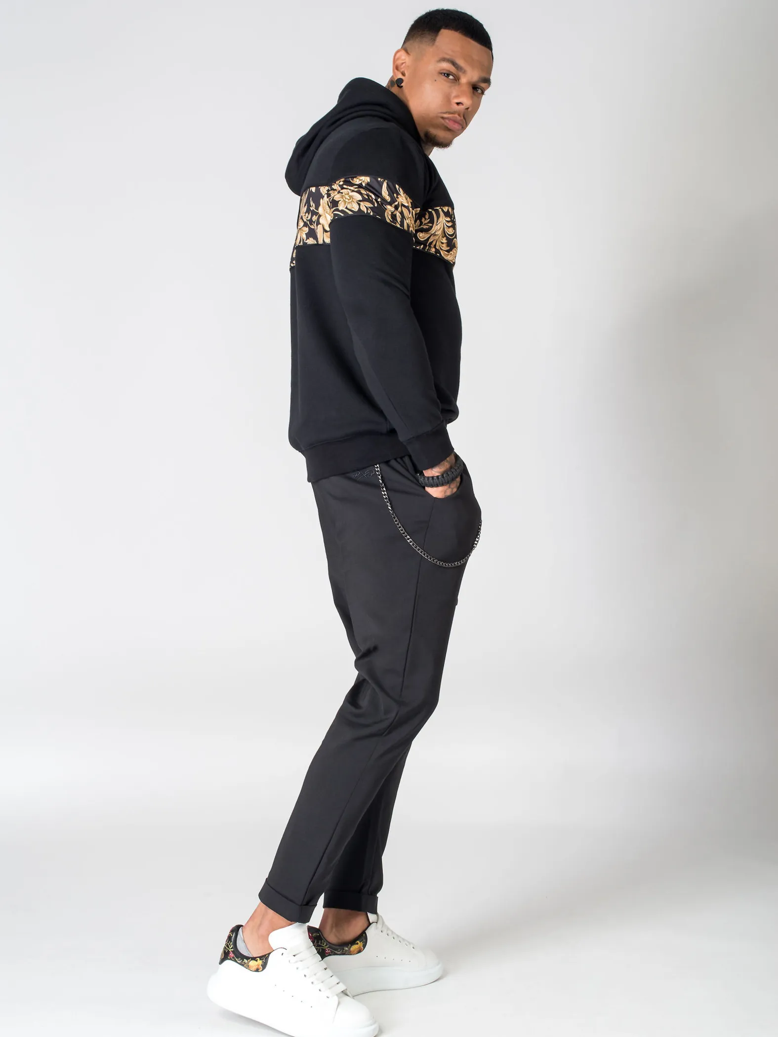 Sudadera con capucha y estampado barroco