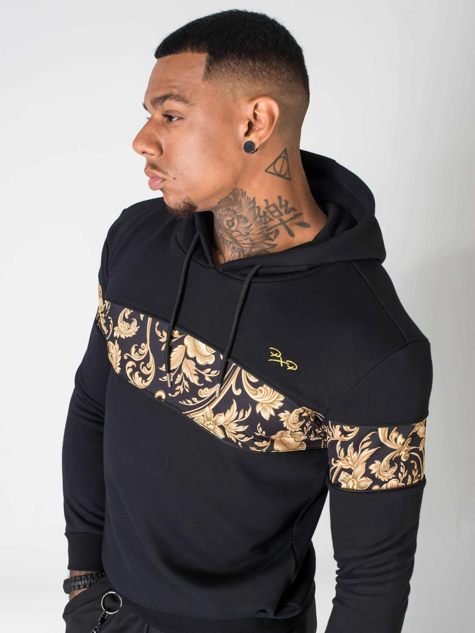Sudadera con capucha y estampado barroco